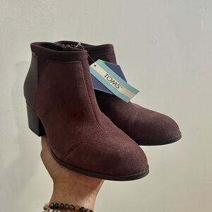 TOMS Women's Heel Ankle Bootie Size 6 Suade